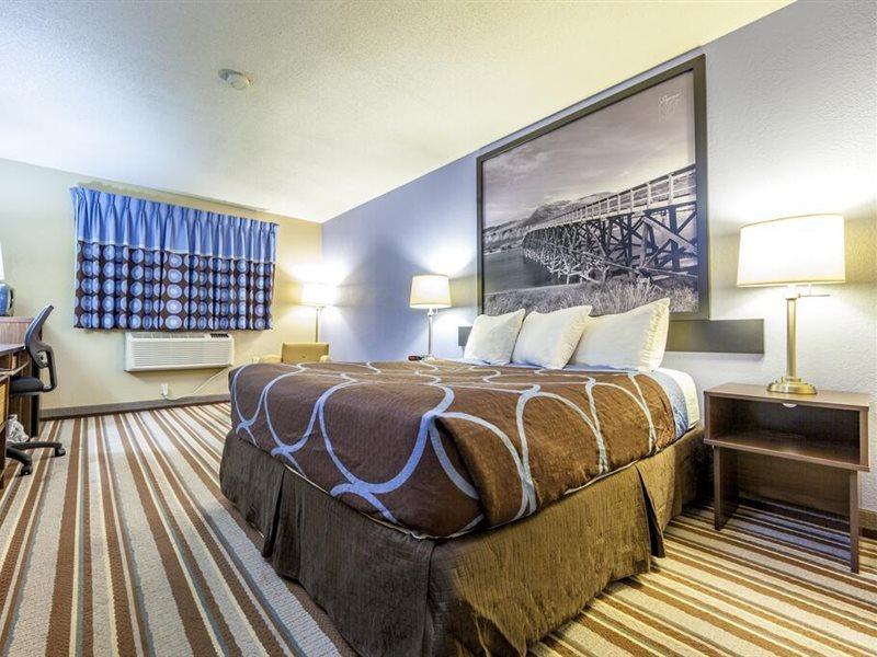 Super 8 By Wyndham Kamloops On The Hill Exterior foto