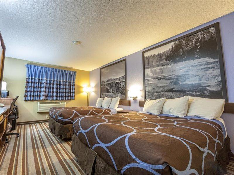 Super 8 By Wyndham Kamloops On The Hill Exterior foto