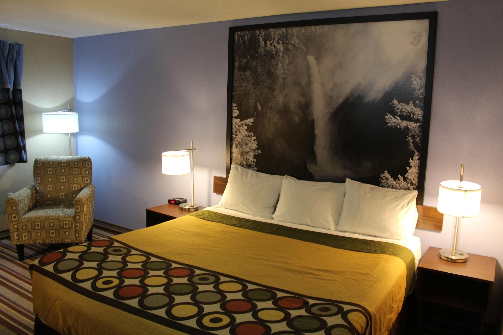 Super 8 By Wyndham Kamloops On The Hill Exterior foto
