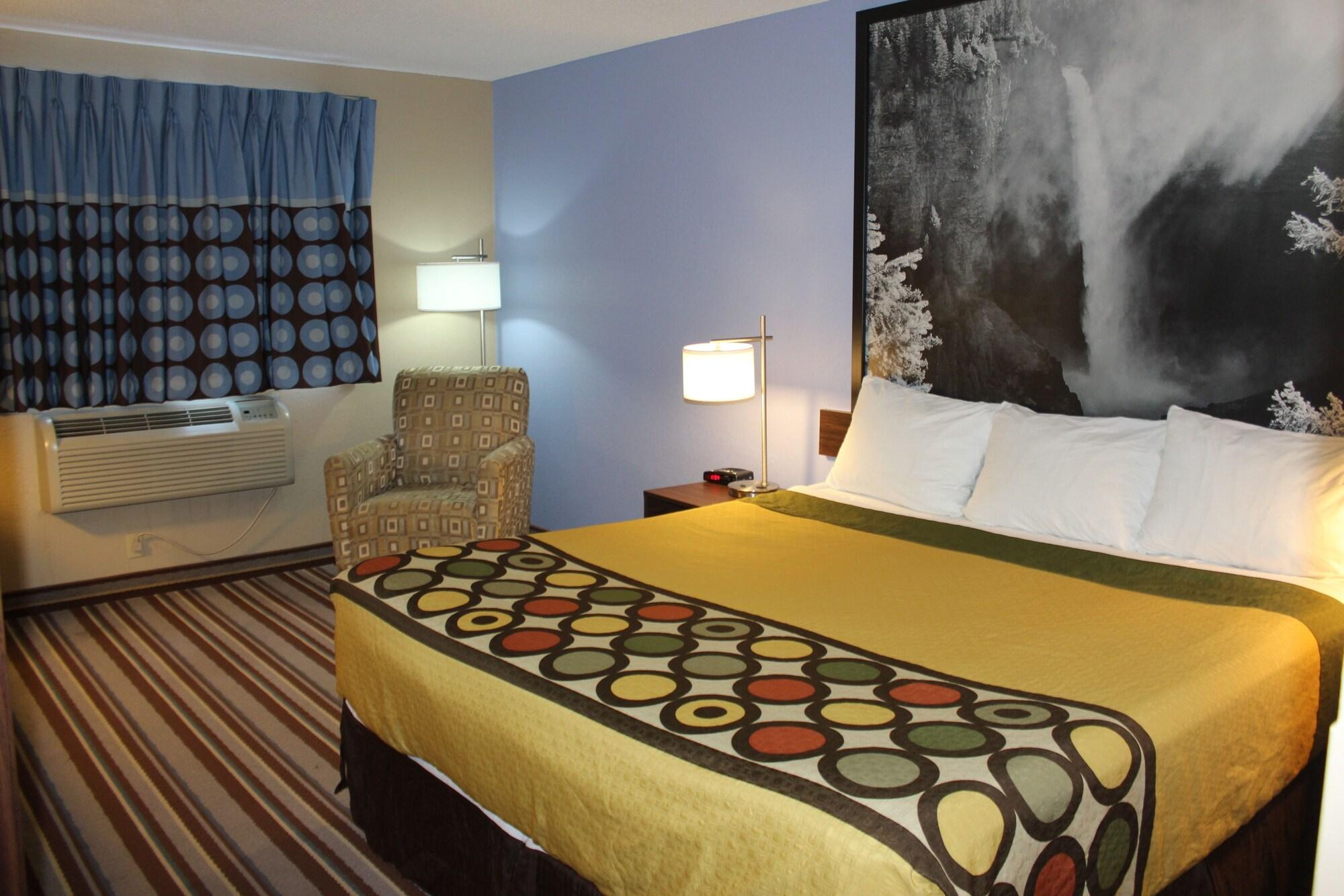 Super 8 By Wyndham Kamloops On The Hill Exterior foto