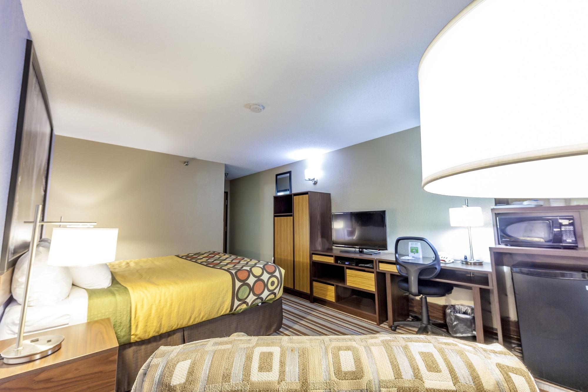 Super 8 By Wyndham Kamloops On The Hill Exterior foto