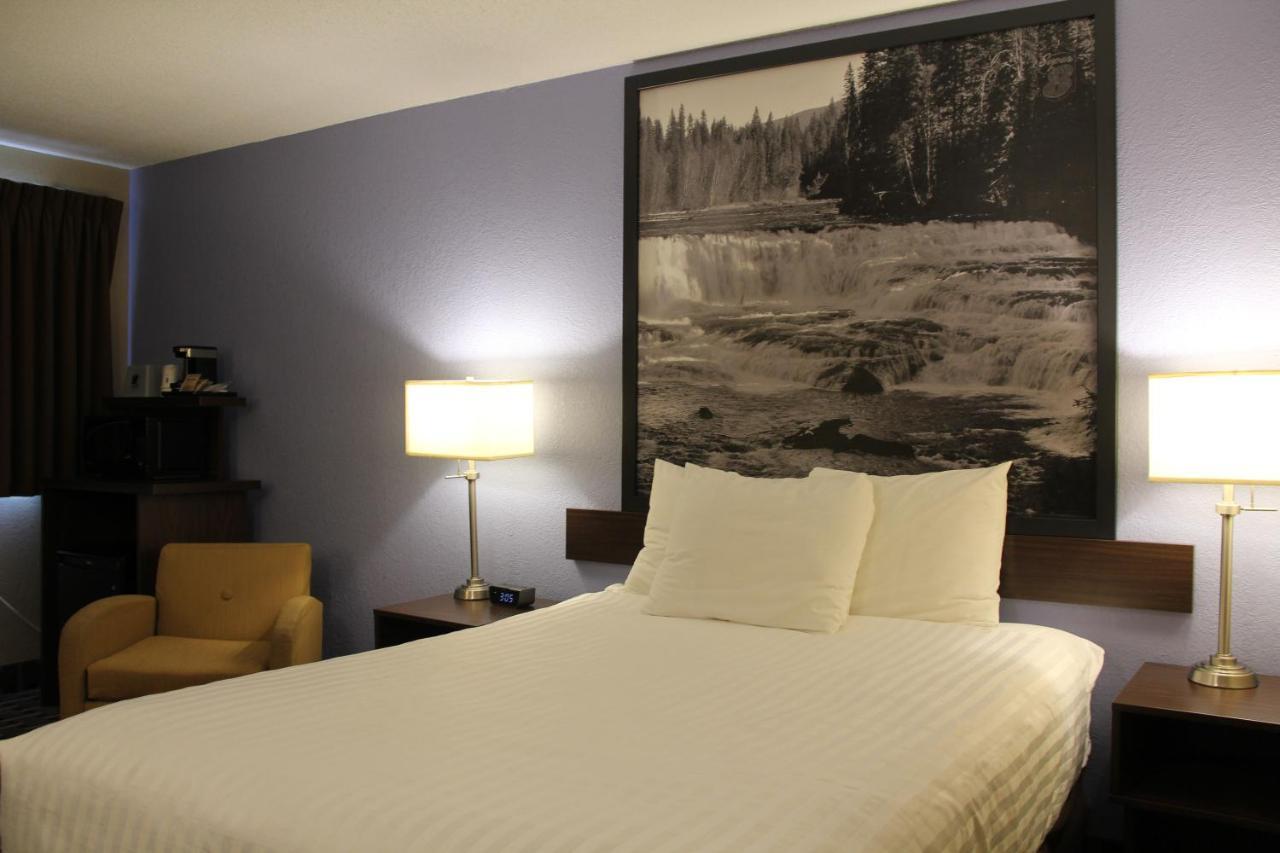 Super 8 By Wyndham Kamloops On The Hill Exterior foto