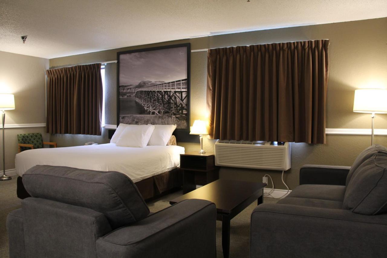 Super 8 By Wyndham Kamloops On The Hill Exterior foto