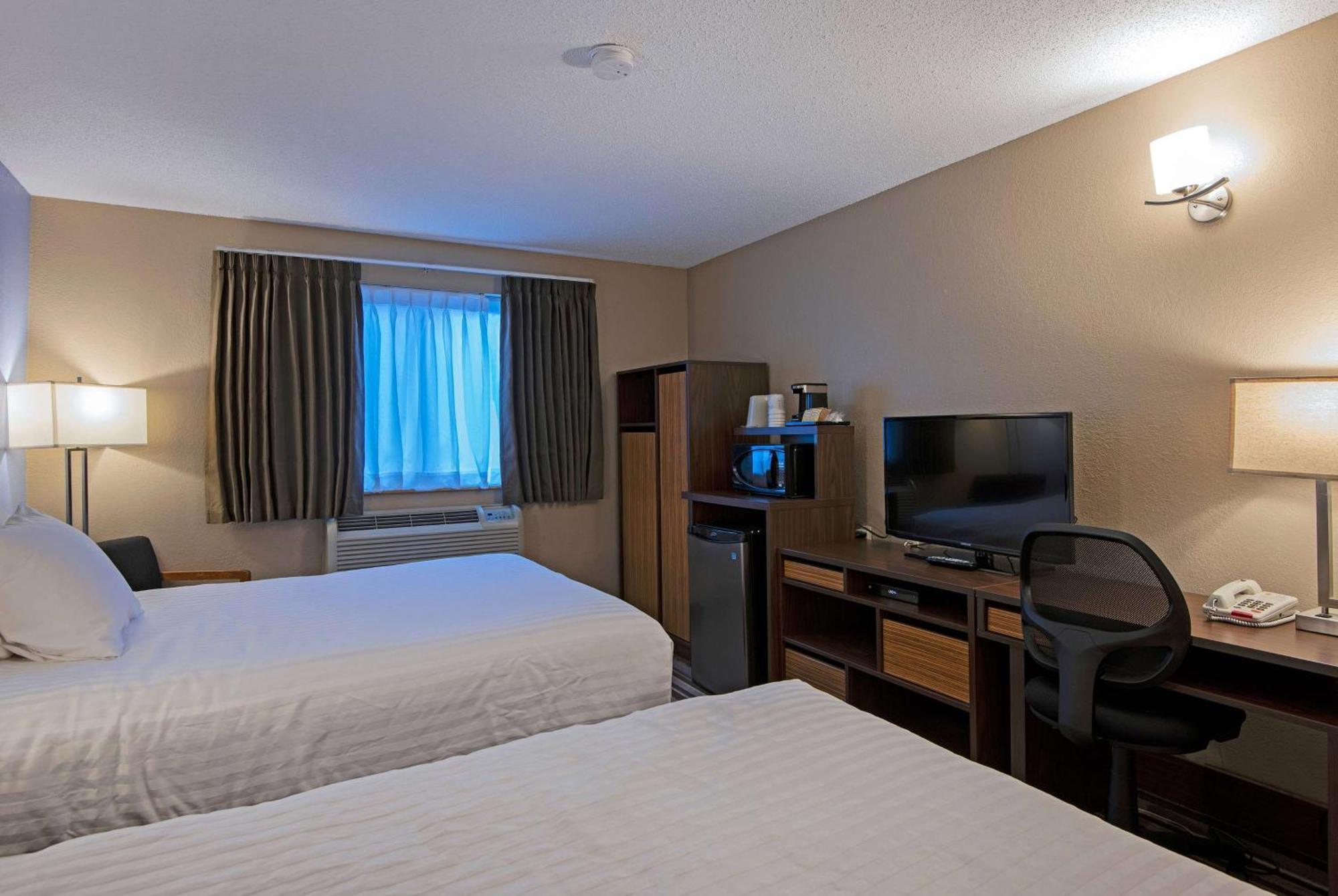 Super 8 By Wyndham Kamloops On The Hill Exterior foto