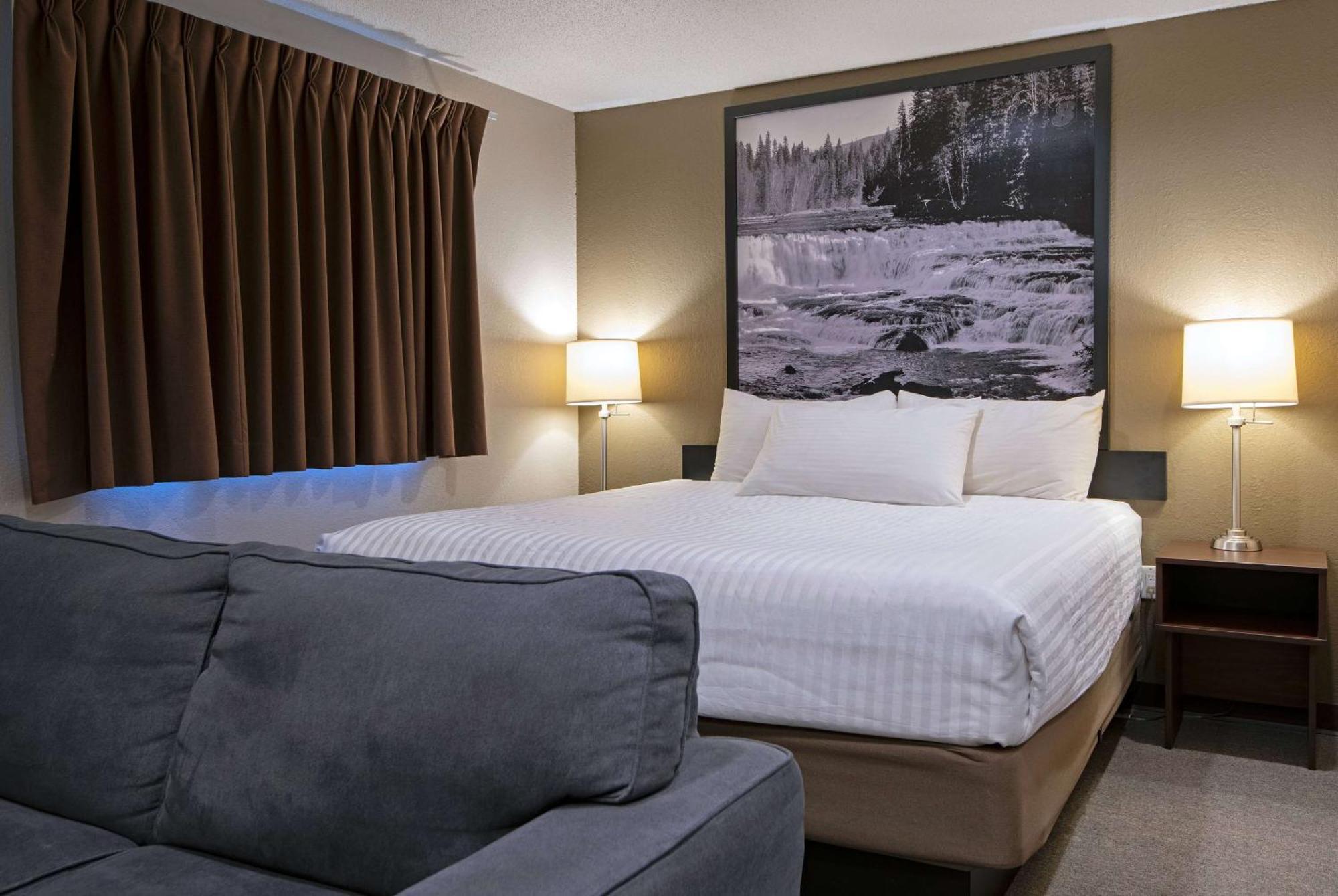 Super 8 By Wyndham Kamloops On The Hill Exterior foto
