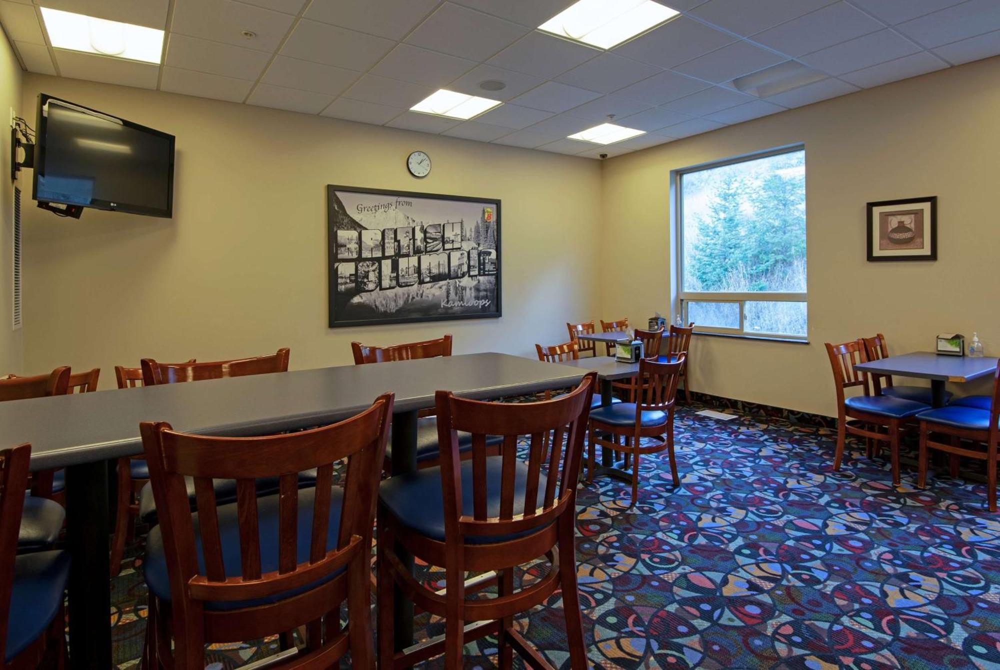 Super 8 By Wyndham Kamloops On The Hill Exterior foto
