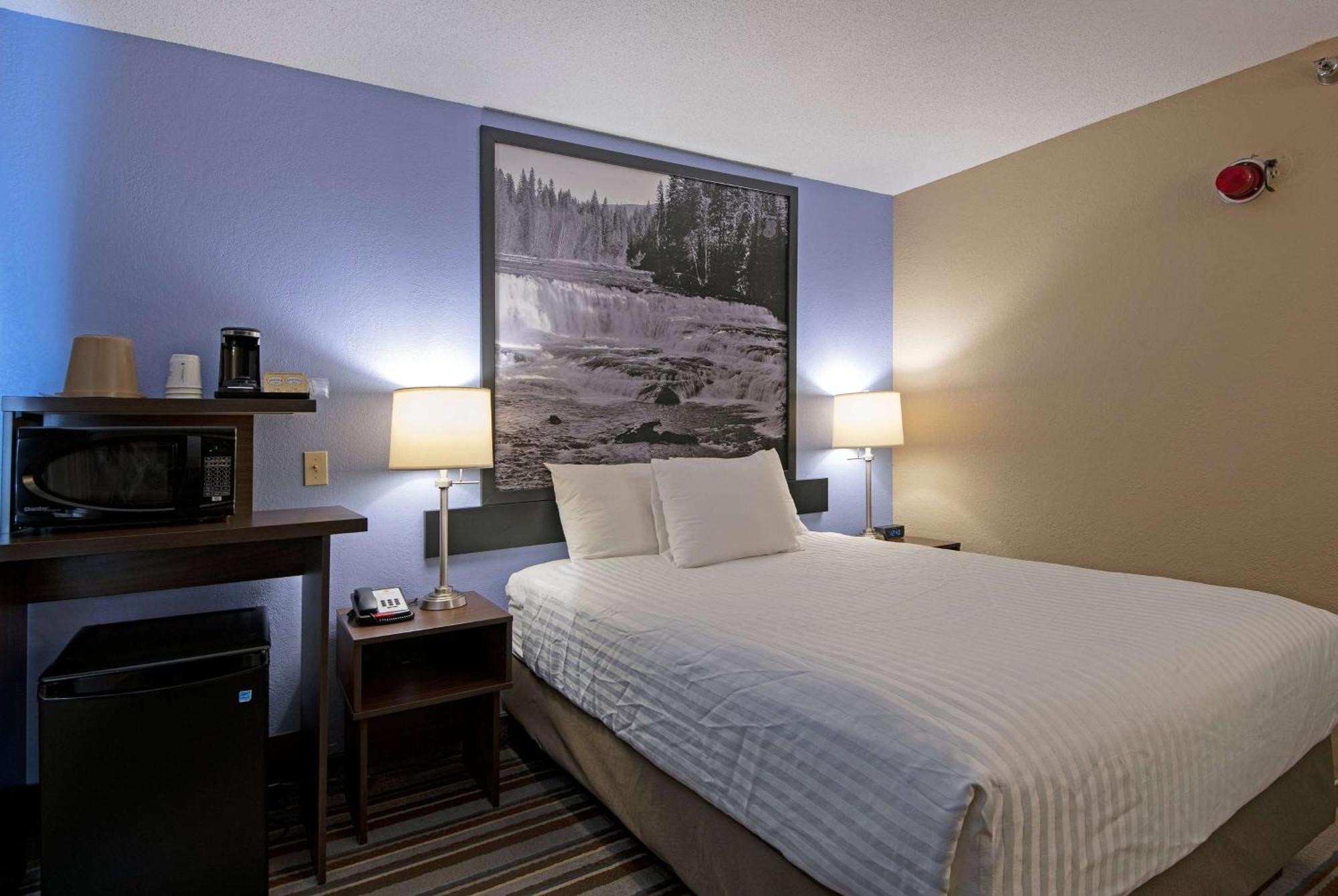Super 8 By Wyndham Kamloops On The Hill Exterior foto