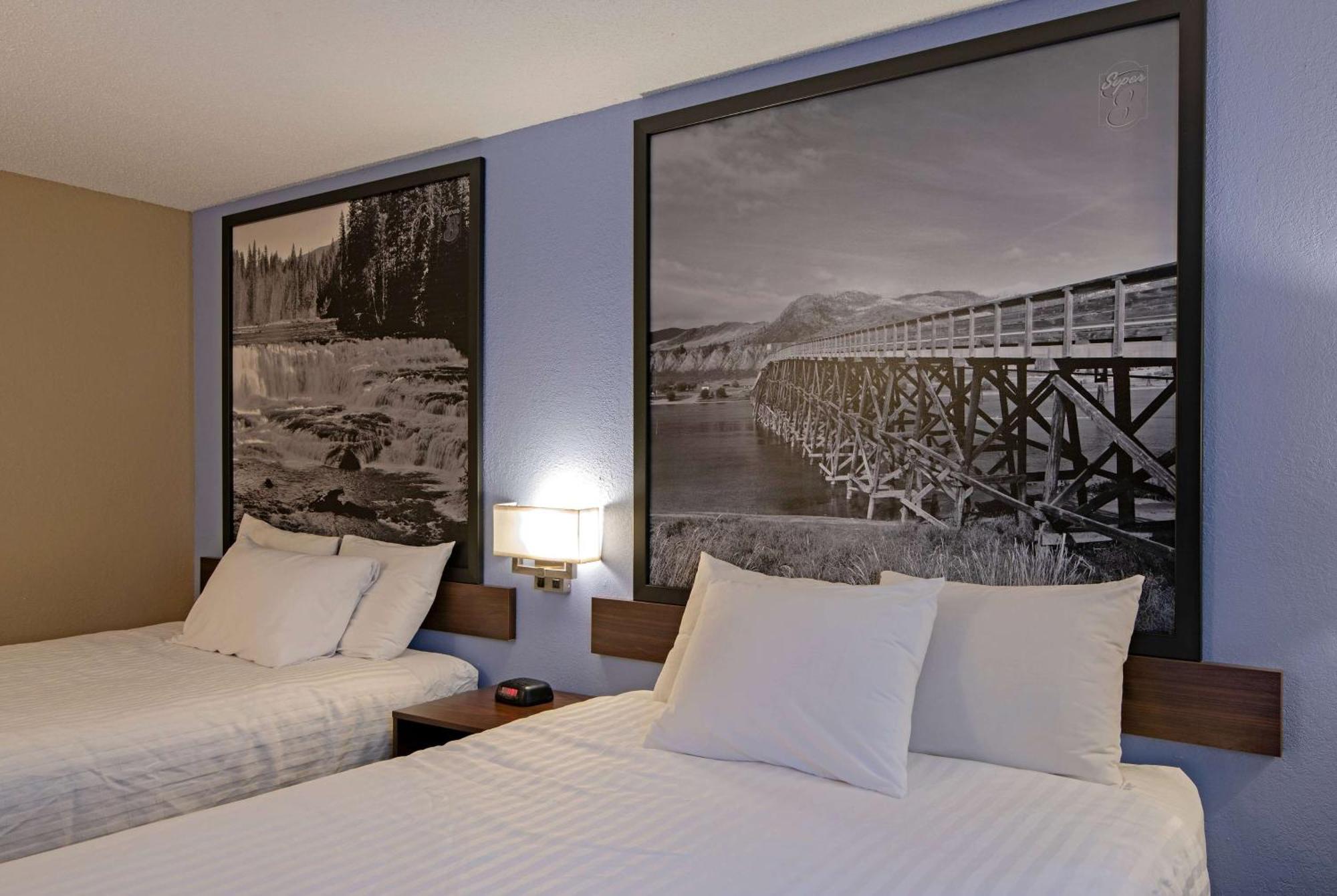 Super 8 By Wyndham Kamloops On The Hill Exterior foto