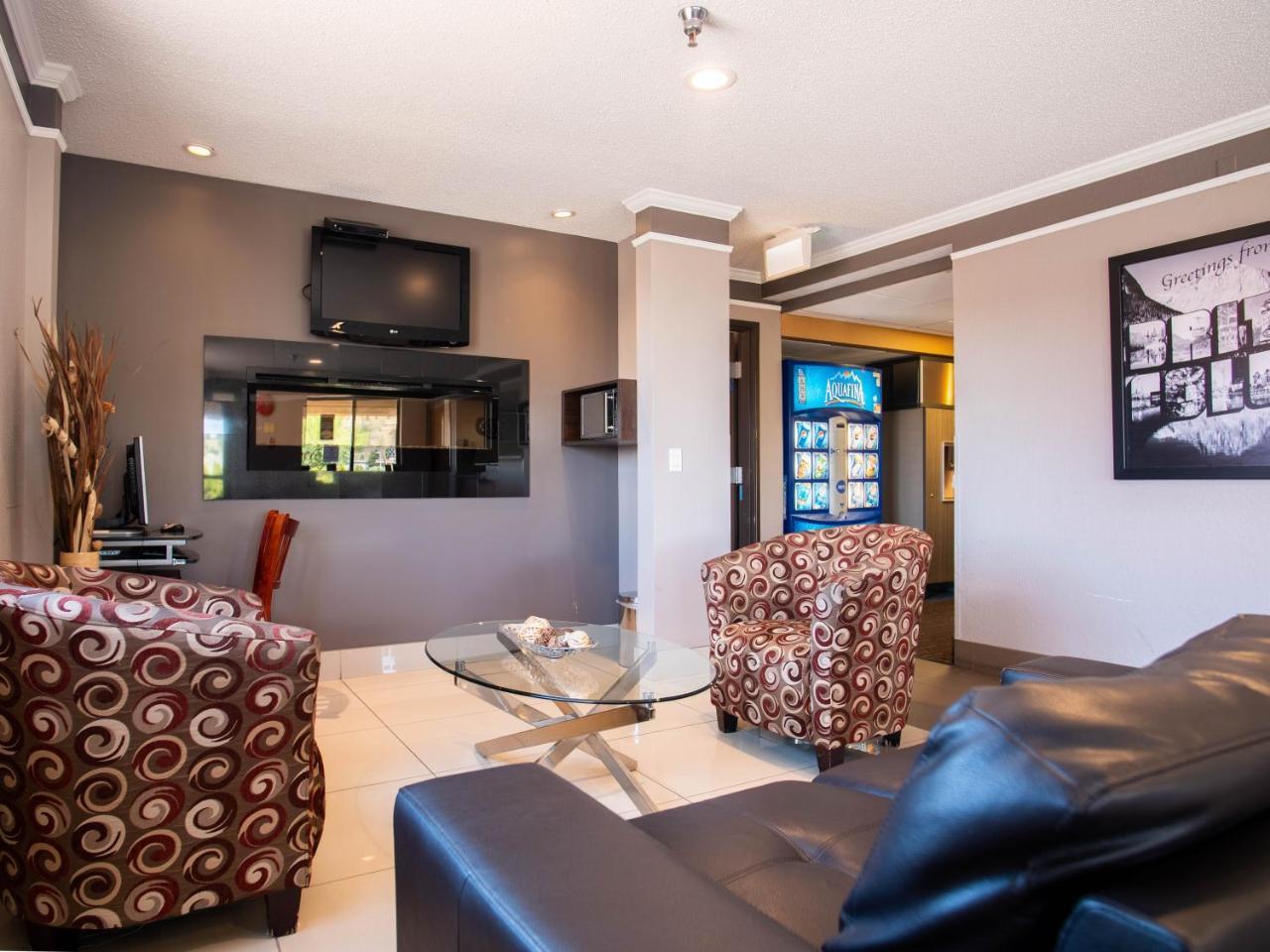 Super 8 By Wyndham Kamloops On The Hill Exterior foto